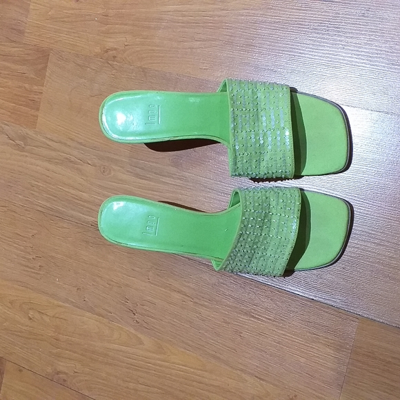 Shoes - Picture 5 of 6